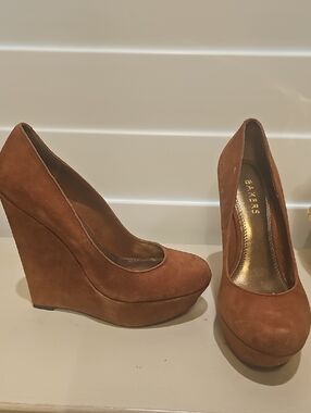 Bakers Rust Brown Suede Wedge Pumps